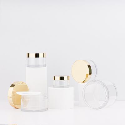China Customized Smooth Surface Cosmetic Jars Various Capacities Pressure Sensitive Gasket Seal en venta