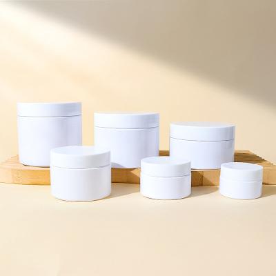 China Unique Cosmetic Jar Custom Design with Sealing Gasket Various Sizes Smooth Surface Te koop