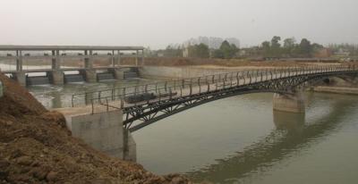China Puente peatonal, puente del pie, puentes de acero prefabricados, anchura del 1.2m ~5m, palmo grande, en venta