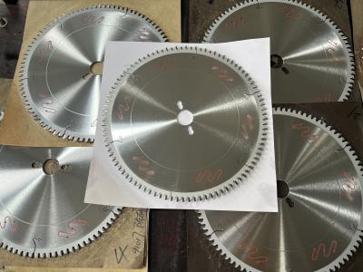 Cina Freud Quality TCT Saw Blade For Wood Cutting Industrial Panel Sizing Circle Saw Blade in vendita