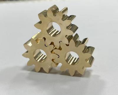 China Pequeños engranajes de cobre amarillo lisos, engranaje de estímulo de 10 dientes para los motores servos de R/C en venta