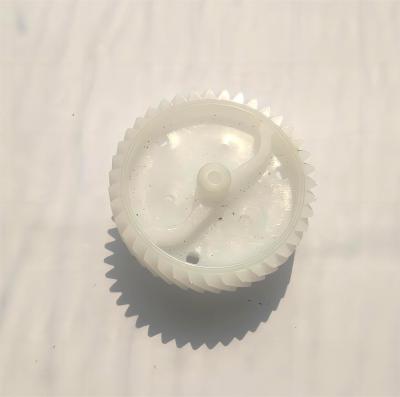China Dentes plásticos moldados das engrenagens M0.8 39 da precisão helicoidal para misturadores à venda