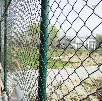 China Galfan 100 M X 0.5 M Cyclone Wire Fence , Green Chain Wire Fencing for sale