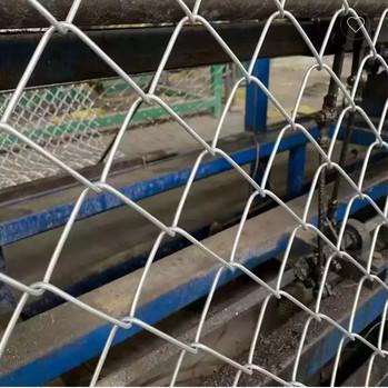 China 100 M X 5 M 50mm Vinyl Coated Chain Link Fence Waterproof for sale