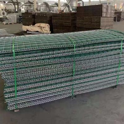 中国 低炭素ワイヤー0.3mm溶接された網の防御的な障壁 販売のため