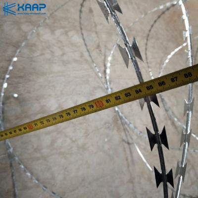 China Concertina Fencing Butterfly Razor Barbed Wire 6m Length for sale