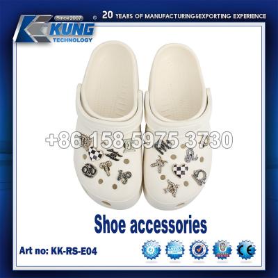 China Decorative Lightweight Plastic Shoe Charms , Multipurpose Shoe Buckles Custom for sale