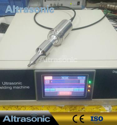 中国 超音波スポット溶接の機械類の高周波溶接工をリベットで留めるグリル/紋章 販売のため