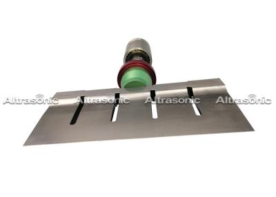 China O equipamento de corte ultrassônico com indústria alimentar aprovou a altura ajustável da lâmina do titânio de 305mm para vários produtos à venda