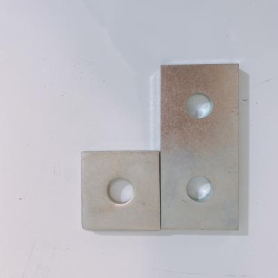 中国 正方形はアルミニウム山形鋼ブラケットをかっこに入れる建物のための付属品を形づける 販売のため