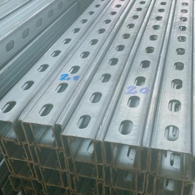 China Plata galvanizado/pintado en caliente 3m/6m SS Canal de soporte de metal para construcción en venta