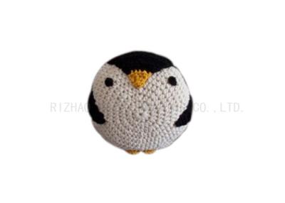 China Cubiertas blancas del amortiguador del ganchillo de la forma del pingüino/funda de almohada de punto hecha a mano redonda en venta