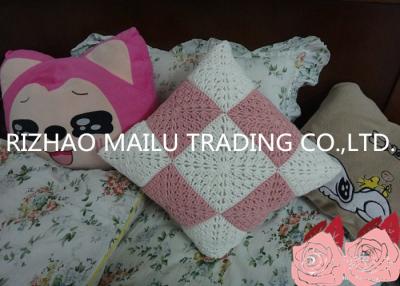 Chine La couverture de coussin de crochet de coton de lait place rose/blanche creusent des couvertures d'oreiller de Knit à vendre