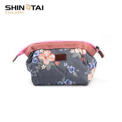 China Fashion Large Capacity Travel Makeup Bag Cosmetic Bag for sale