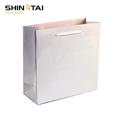 China China Paper Bag White Branded Paper Bag for sale