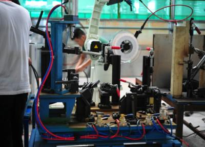 China los sistemas robóticos de la soldadura de 350A 500A para el metal presiden las piernas del escritorio 6,5