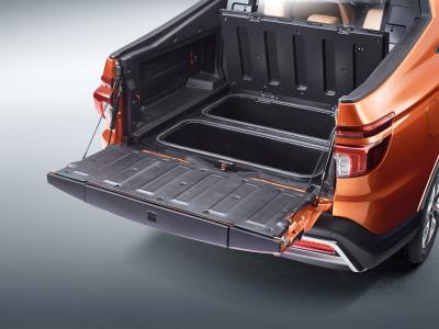 Cina Fari di cuoio dei sedili LED di potere della benzina della raccolta 8AT 224HP di SUV della porta della famiglia 4 in vendita