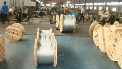 China Indicador de acero galvanizado uso de la cuerda de alambre del cable de ACSR 1.0-4.8m m con adhesivo y flexible en venta