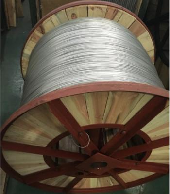 Chine Fil d'acier plaqué en aluminium argenté pour le câble de transporteur, tambour en bois emballé à vendre