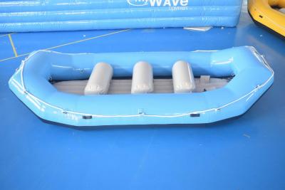 China Barco/balsa inflables de Whitewater que transportan en balsa para los juegos de la aventura en venta