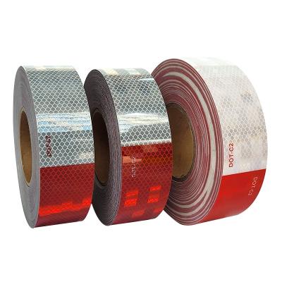 China Waterdichte gealuminiseerde witte en rode DOT C2 COT-C2 reflecterende plakbanden Te koop