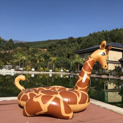 China 0.32mm de espesor Animal piscina flotante inflable al aire libre gigante jirafa piscina flotante en venta