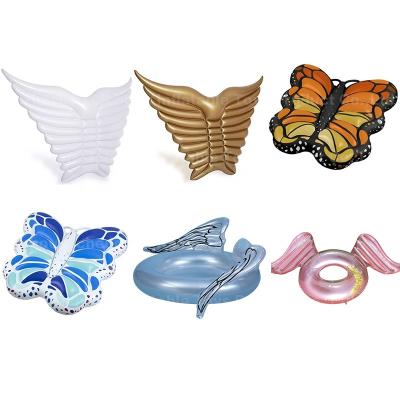China Las alas de mariposa flotante de piscina inflable 250 X 180cm Logotipo personalizado Ángel alas de piscina flotante en venta
