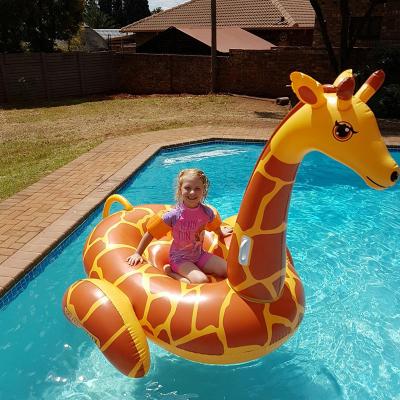 China Anel de natação inflável Piscina de girafa 0,32 mm Decoração de flutuador Piscina inflável gigante à venda