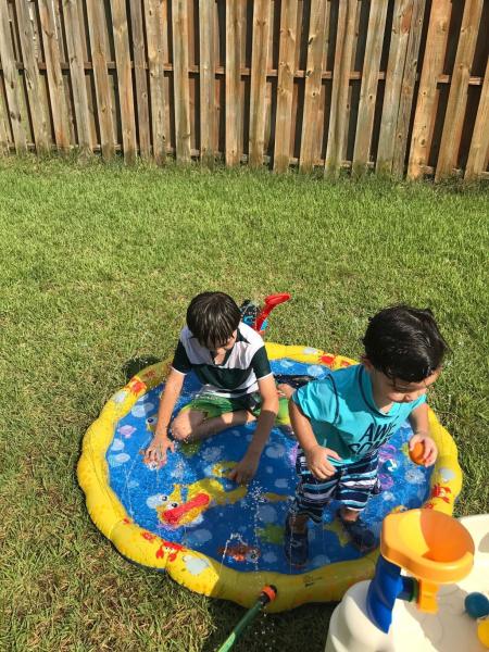 Quality 68in Inflatable Sprinkler Toy Customized Water Sprinkler Pool Mat For Outdoor for sale