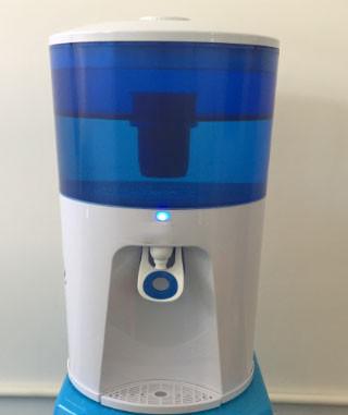 China 8.5 Liters Mini Water Cooler Dispenser 240v Desktop for sale