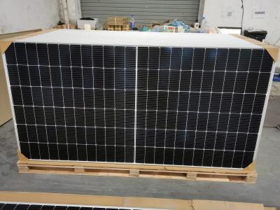中国 PVモジュールのモノクリスタル ケイ素細胞の太陽エネルギーのパネル540W 550W 販売のため
