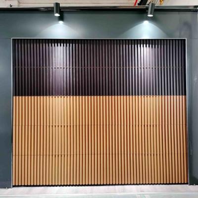 China Moda Puertas de garaje eléctricas Rejilla Puerta de garaje seccional de madera maciza en venta