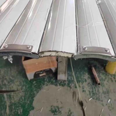 China Puertas de persianas eléctricas industriales de acero aislado en venta