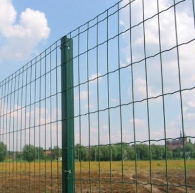 Китай Европейский PVC покрыл сваренный ограждать безопасности ячеистой сети изогнул 50 x 100mm продается