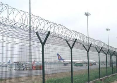 中国 空気港はYのポストによって囲う金網のパネル2.4mの高さの金属の保証を溶接した 販売のため