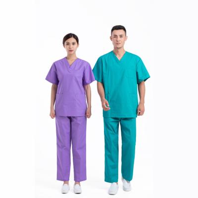 China Los uniformes disponibles médicos friegan los trajes para el personal hospitalario en venta