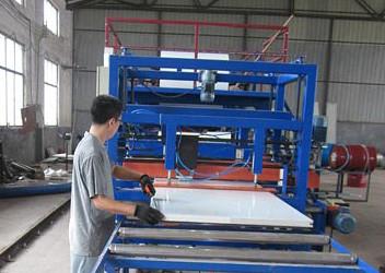 China Cold Chain Transportation Cold Room Refrigeration Panels Making Machine for sale