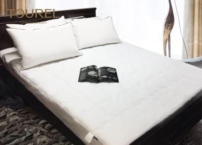 China El favorable plano de lino acolchado protege un protector del colchón de la cama para el hotel de cinco estrellas en venta