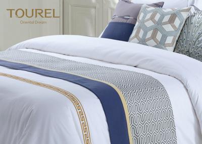 China Corredores de la cama del hotel de la raya de la aduana los 3cm para el sistema de la sábana de Dubai del hotel en venta