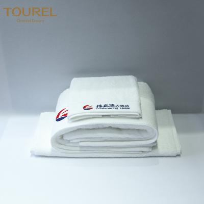 China 5 Star Luxury Hotel Towel Set Embroidered Prestige Hotel Logo Smooth Feels for sale