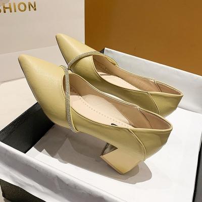China Elegant Office Spring Pointed Single Ladies Casual Leather Shoes 4cm Square Heel for sale