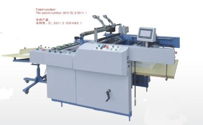 China Máquina que lamina industrial de la película del PLC con entrega automática el cubrir y del basculador en venta