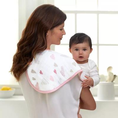 China Organic Infant Accessories Muslin Cotton Shoulder Baby Bibs Burp Cloth Set for sale