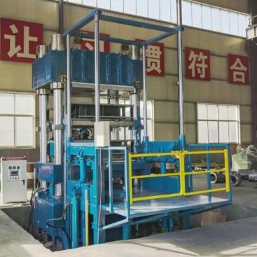 China Máquina de prensado en caliente de caucho sólido OTR para moldeado de vulcanización 2600*1800*5800mm Tamaño en venta