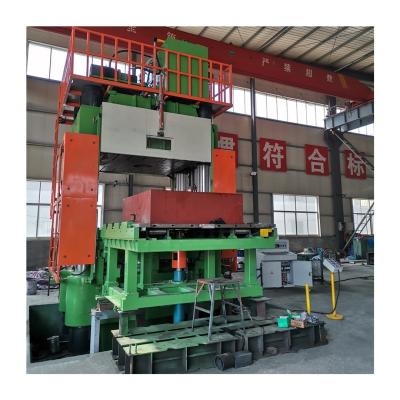 China Máquina de prensagem de pneus sólidos de 13 kW com 400 mm de folga e benefício à venda