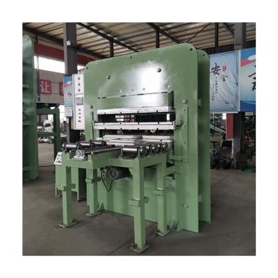 China Máquina de prensa de neumáticos sólidos personalizada con certificación CE ISO9001 2000mm*2400mm*1450mm*4050mm en venta