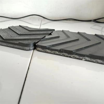 Chine Ceinture de convoyeur textile multipliée à motifs avec différents types pour le transport de matériaux à vendre