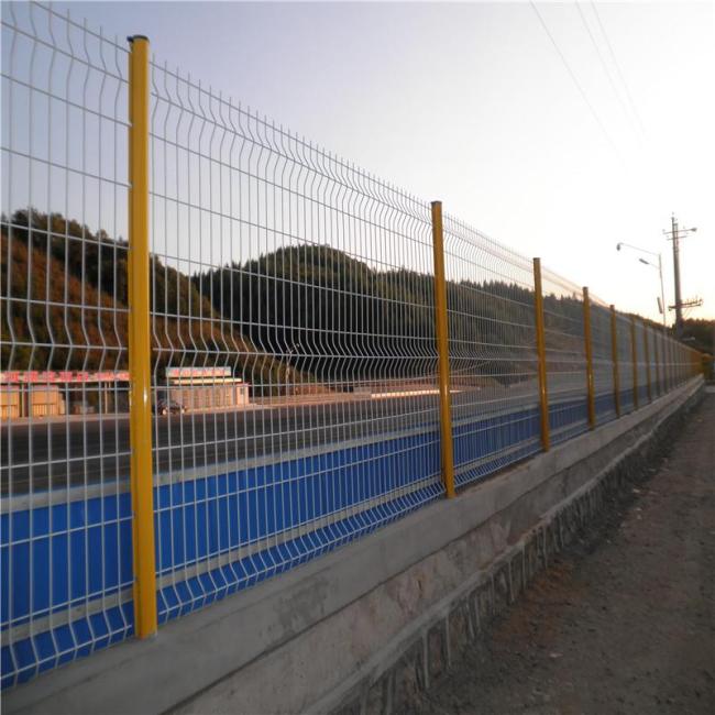 3D Powder Coated Metal Wire Mesh Fence installation example