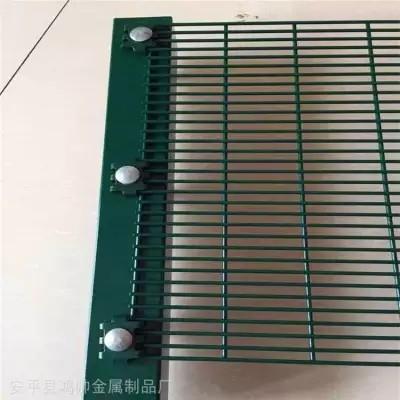 중국 4.0mm 녹색 용융 아연 도금 용접 와이어 메쉬 울타리 판매용