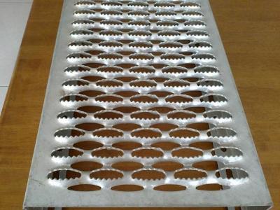 China 2-5m Diamond Walkway Channel Grip Span Safety Grating  Anti Skid for sale